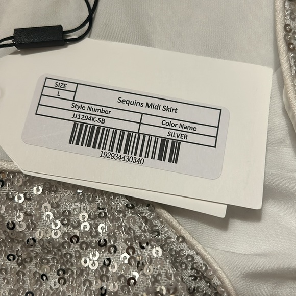 Silver sequin midi skirt - perfect for holidays ! - Picture 3 of 4